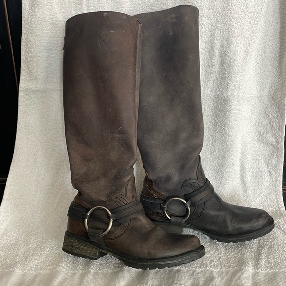 Steve Madden Women’s Judgement Brown/Black Fleur-de-lis Riding Boots Size 5.5 - Picture 2 of 8